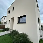 Maison De Bord De Attenante A La Leucate