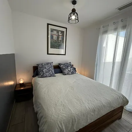 Maison De Bord De Attenante A La