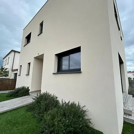 Maison De Bord De Attenante A La Leucate