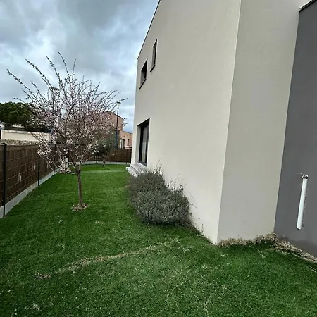 Maison De Bord De Attenante A La Villa