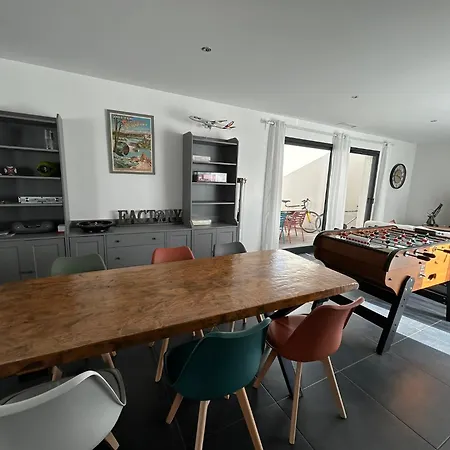 Maison De Bord De Attenante A La فيلة