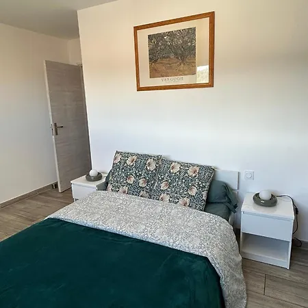 Maison De Bord De Attenante A La