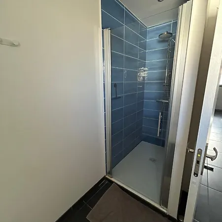 Maison De Bord De Attenante A La Villa