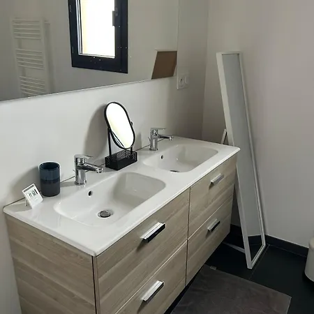 Maison De Bord De Attenante A La Villa