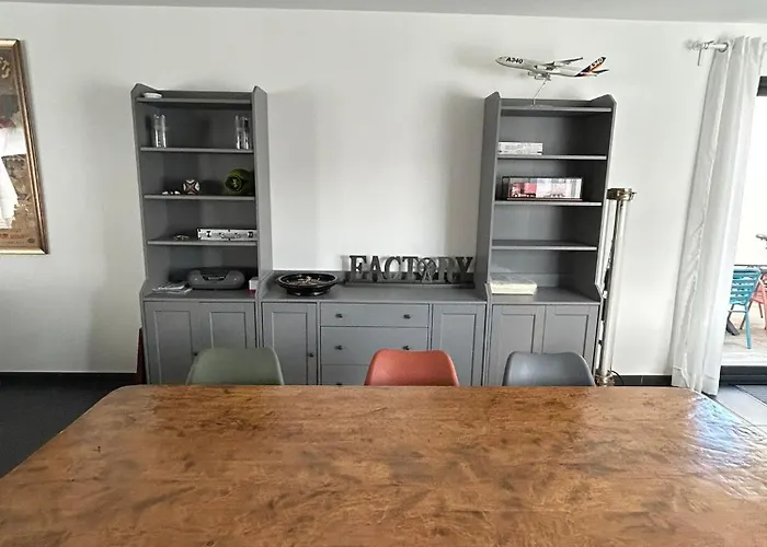 Maison De Bord De Attenante A La
