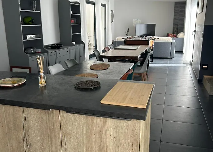 Maison De Bord De Attenante A La * ルカート